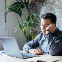 La renuncia silenciosa en el mundo laboral, un fenómeno generacional que requiere atención